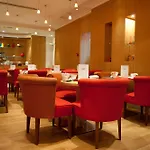 Westside Arc De Triomphe Hotel 